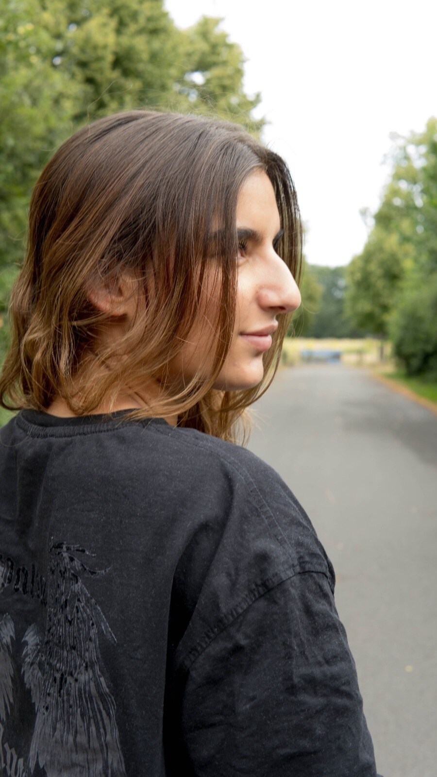 Outdoor profile portrait with natural light